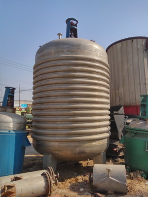 梁山县飞海二手化工设备经营部 专业出售二手2吨电加热不锈钢反应釜，附图片大全